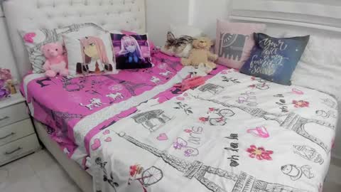 Snapshot of amy_queents chatting on February 15, 1:31 am Amy Caroland online show from February 15, 1:31 am