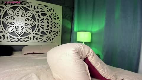 Snapshot of amyblack__ chatting on March 5, 6:33 am Amy online show from March 5, 6:33 am