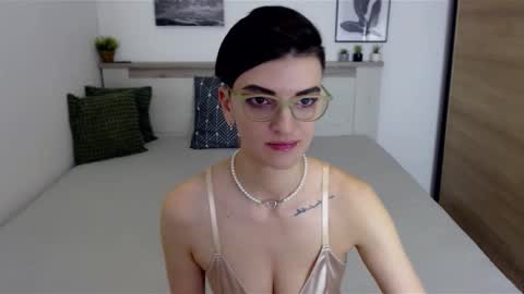 Hi there guys  My pleasure in your hands  pvt is open online show from December 7, 8:05 am