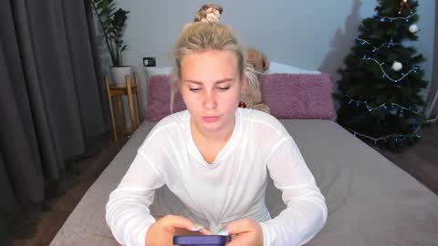 Snapshot of amymilson chatting on January 15, 6:29 pm amymilson online show from January 15, 6:29 pm