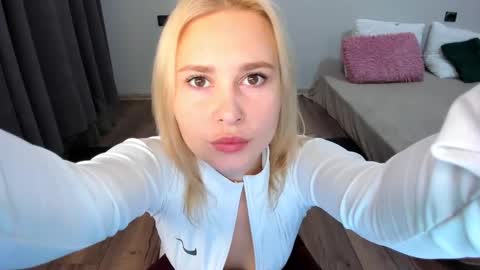 Snapshot of amymilson chatting on March 6, 4:38 pm amymilson online show from March 6, 4:38 pm