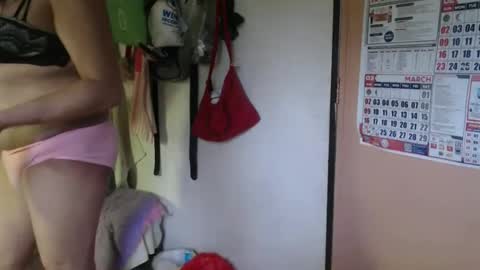 Snapshot of amysweetbabe chatting on February 25, 10:53 pm amysweetbabe online show from February 25, 10:53 pm