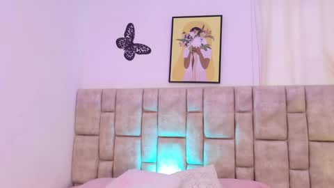 amyvegaa_ online show from November 23, 4:16 pm