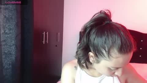 ana_arms_ online show from June 1, 4:41 pm