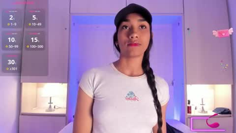 anaacollins_ online show from November 12, 11:45 am