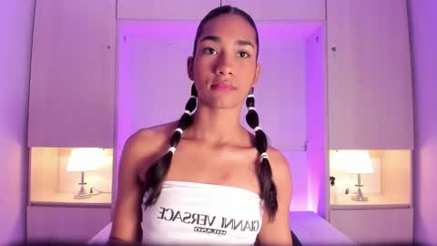 anaacollins_ online show from March 8, 12:09 pm