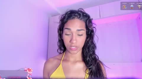 anaacollins_ online show from March 25, 4:25 pm