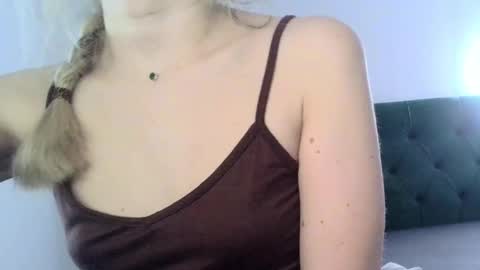 Snapshot of anabellaana11 chatting on March 5, 2:34 pm anabellaana11 online show from March 5, 2:34 pm