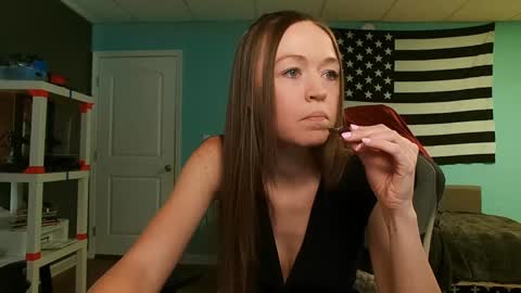 Anabelleleigh online show from December 3, 4:33 pm