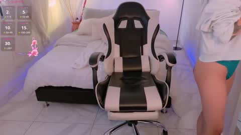 ANABEL WOLF  online show from January 14, 3:31 pm