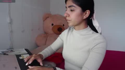 Anahi Browns online show from January 7, 6:46 pm