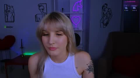 Anais online show from September 14, 7:04 pm