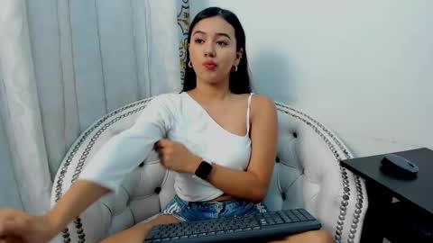 analia18  online show from March 8, 12:09 pm