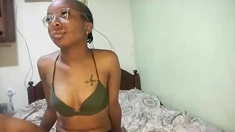 Snapshot of ananablossomo chatting on October 1, 6:23 am Ananablossomo online show from October 1, 6:23 am