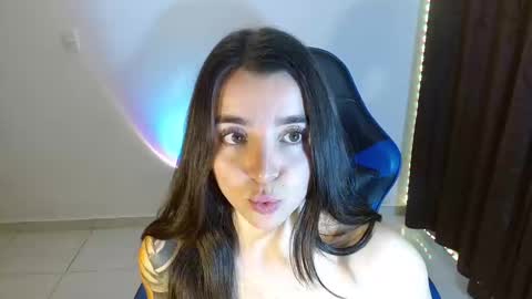 Snapshot of anarosse__ chatting on December 18, 11:19 pm ana 3 online show from December 18, 11:19 pm