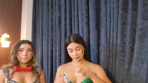 Mia online show from November 28, 1:18 pm