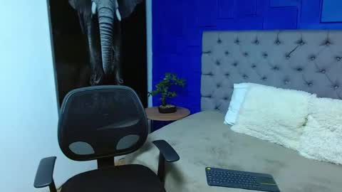 Snapshot of andre_parker chatting on February 27, 2:35 am Andre Parker online show from February 27, 2:35 am