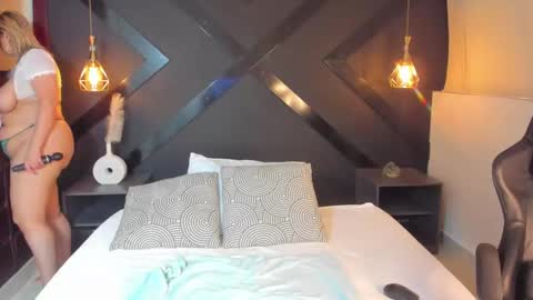 A N D R E online show from March 4, 2:19 am