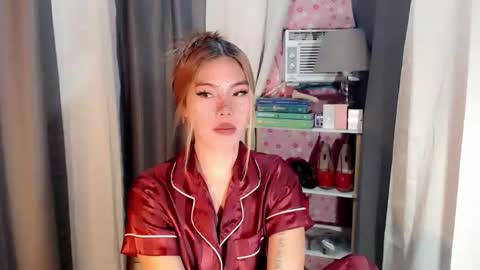 andrea06121998 online show from March 14, 1:37 pm