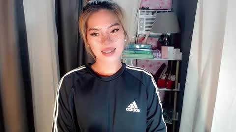 andrea06121998 online show from April 11, 8:24 pm