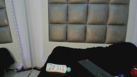 andrea_brunette_ online show from September 14, 12:28 pm