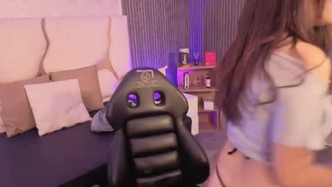 andrea_tay1 online show from June 20, 7:20 pm