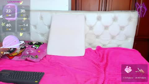 Naomi Andrea Daviss online show from April 1, 1:41 pm