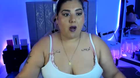 andreaakinky online show from December 18, 8:31 am