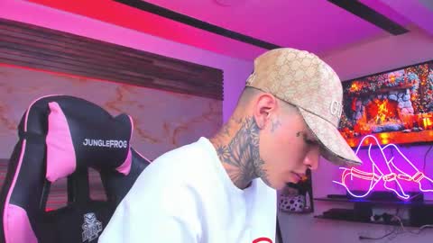 andrees_s online show from November 3, 1:06 am