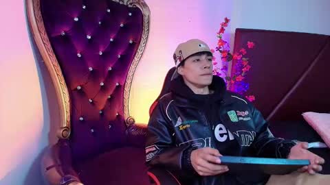 andreew_style_ online show from March 27, 8:10 pm