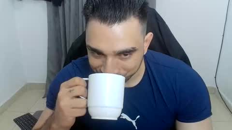 andres180950734 online show from May 15, 11:56 pm