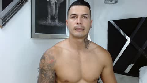 Snapshot of andres_clark chatting on February 6, 11:48 pm insta andres clark online show from February 6, 11:48 pm