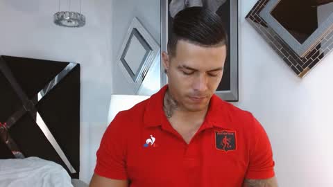 Snapshot of andres_clark chatting on February 8, 6:01 pm insta andres clark online show from February 8, 6:01 pm