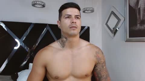 Snapshot of andres_clark chatting on February 14, 12:09 am insta andres clark online show from February 14, 12:09 am