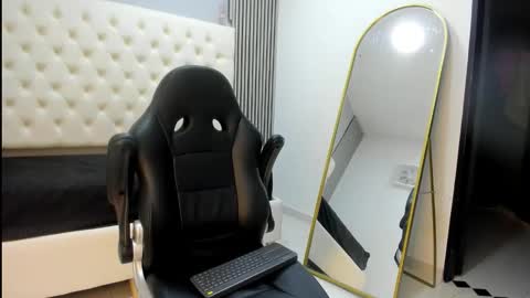 andres_stud online show from March 19, 6:19 am