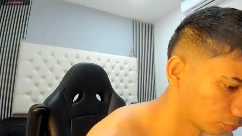 andres_stud online show from March 18, 6:08 am