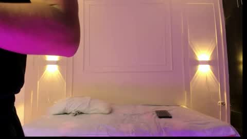 andres_stud online show from June 30, 4:23 am