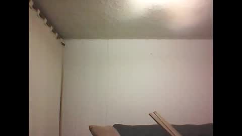 andresfloga online show from November 20, 6:01 am