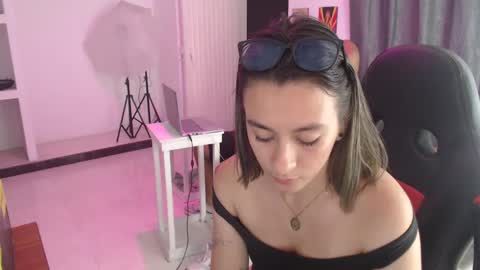 Snapshot of andresgiraldo1 chatting on September 19, 1:32 am Isa --------- online show from September 19, 1:32 am
