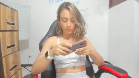Snapshot of andresgiraldo1 chatting on January 19, 8:19 pm Isa --------- online show from January 19, 8:19 pm