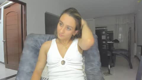 Snapshot of andresgiraldo1 chatting on February 5, 3:55 am Isa --------- online show from February 5, 3:55 am