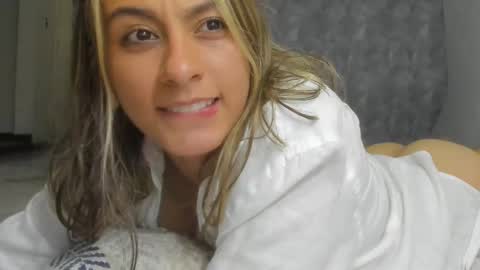 Snapshot of andresgiraldo1 chatting on March 4, 2:38 am Isa --------- online show from March 4, 2:38 am