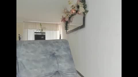 Snapshot of andresgiraldo1 chatting on January 2, 10:33 pm Isa --------- online show from January 2, 10:33 pm