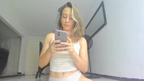 Snapshot of andresgiraldo1 chatting on January 27, 12:12 am Isa --------- online show from January 27, 12:12 am