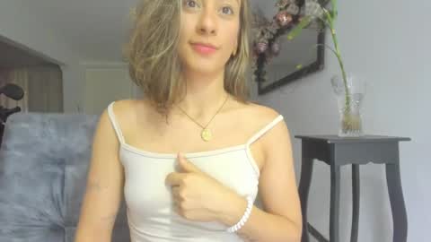 Snapshot of andresgiraldo1 chatting on January 5, 11:22 pm Isa --------- online show from January 5, 11:22 pm