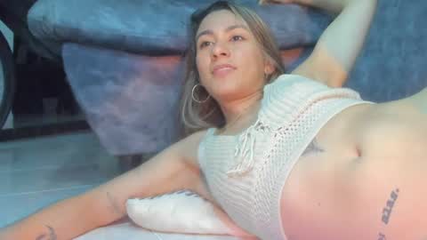 Snapshot of andresgiraldo1 chatting on March 9, 12:00 am Isa --------- online show from March 9, 12:00 am