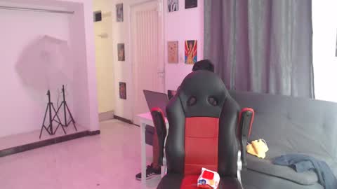 Snapshot of andresgiraldo1 chatting on September 18, 1:31 am Isa --------- online show from September 18, 1:31 am