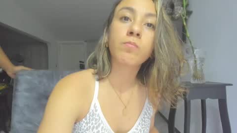 Snapshot of andresgiraldo1 chatting on January 4, 2:25 am Isa --------- online show from January 4, 2:25 am