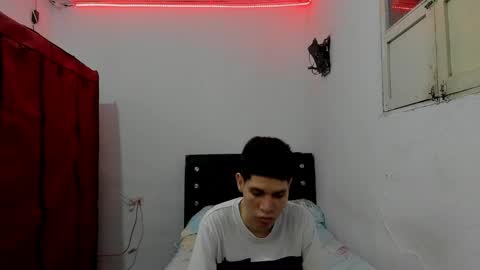 andrew_2811 online show from March 4, 2:19 am