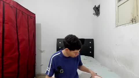 andrew_2811 online show from April 18, 2:02 am